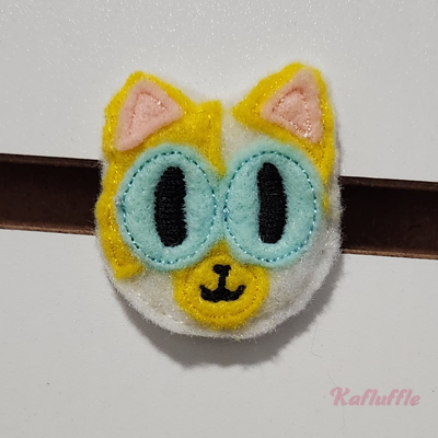 A felt cat pin