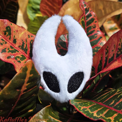 Plush keychain of Hornet's head from hollow knight
